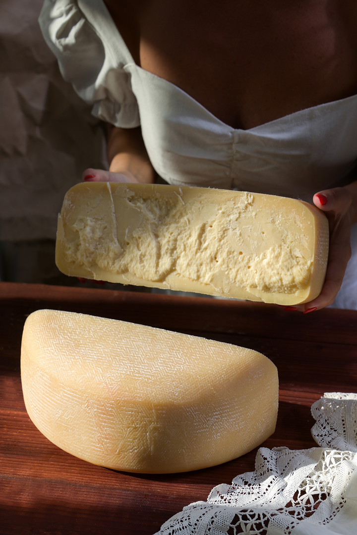 Выдержанный сыр - EmandHof HARD EXTRA 12